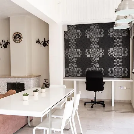 بيت للعطل Laila's Promenade لارنكا